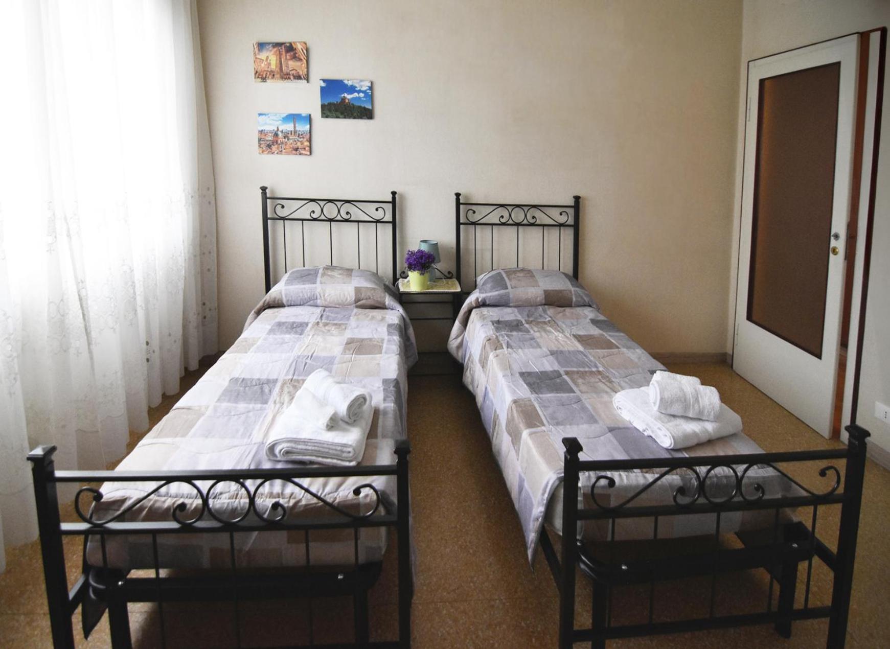 Bed And Breakfast Gaudenzi Bologna Bagian luar foto